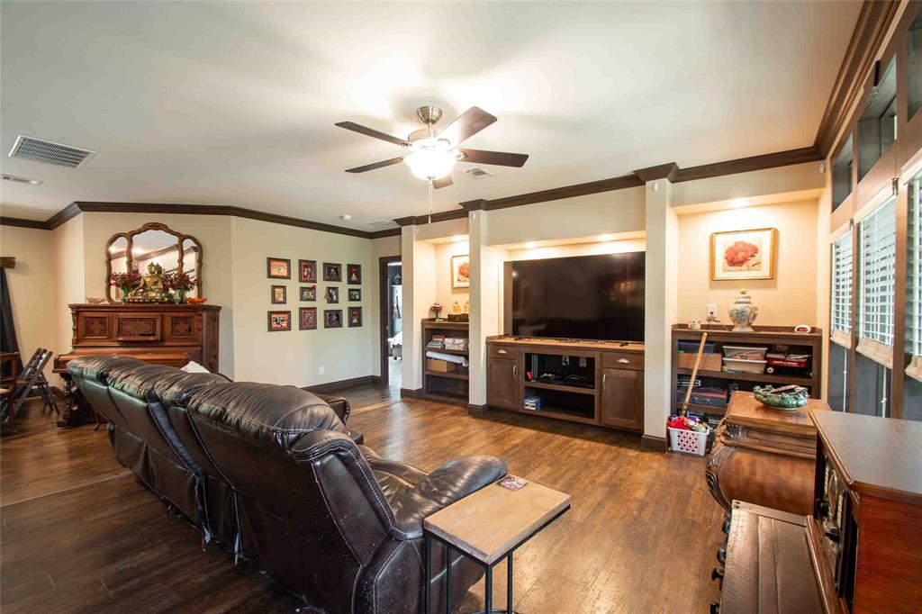 1062 Hickory Hills Drive Property Photo 4