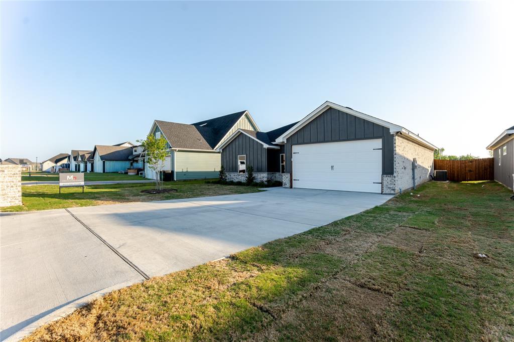 9213 Parkview Circle Property Photo 2