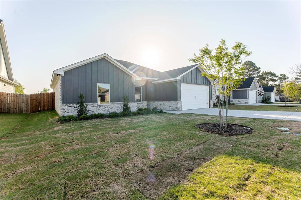 9213 Parkview Circle Property Photo 3