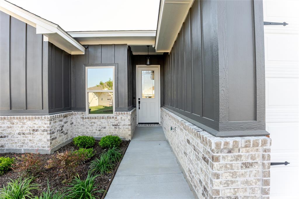 9213 Parkview Circle Property Photo 4