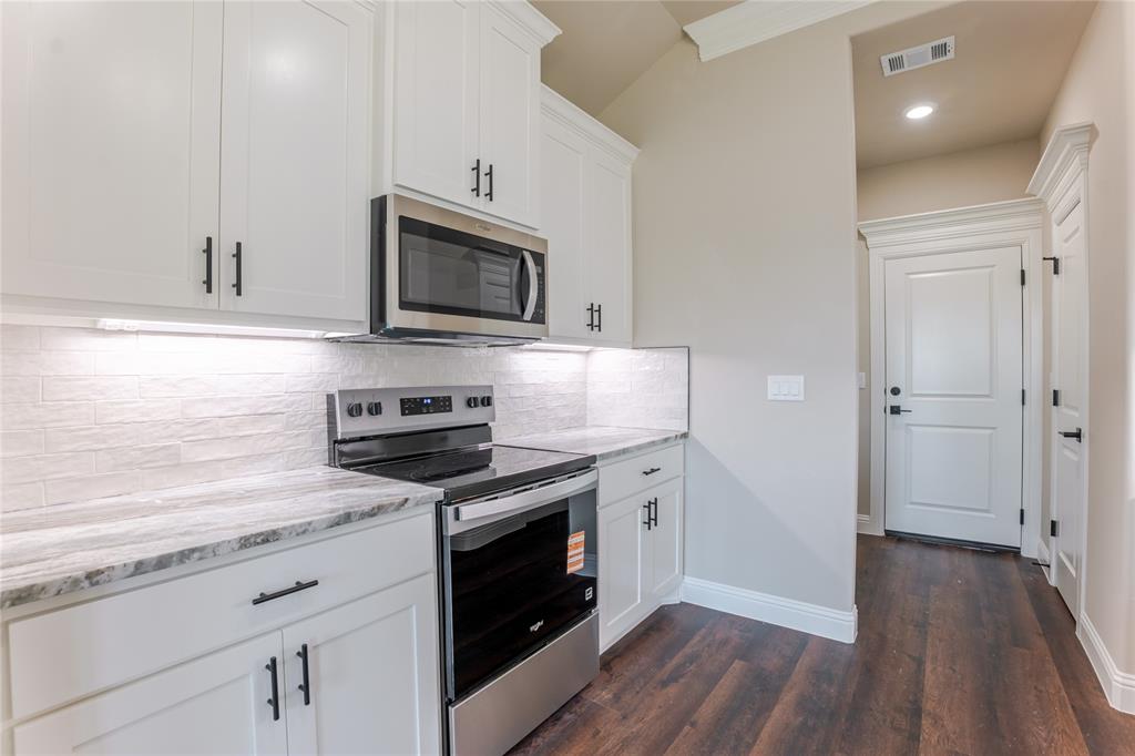 9213 Parkview Circle Property Photo 11