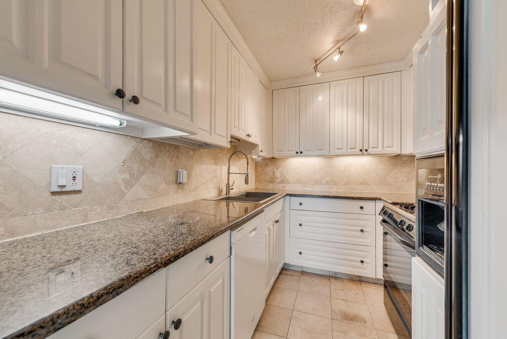 3883 Turtle Creek Boulevard 2014 Property Photo 8