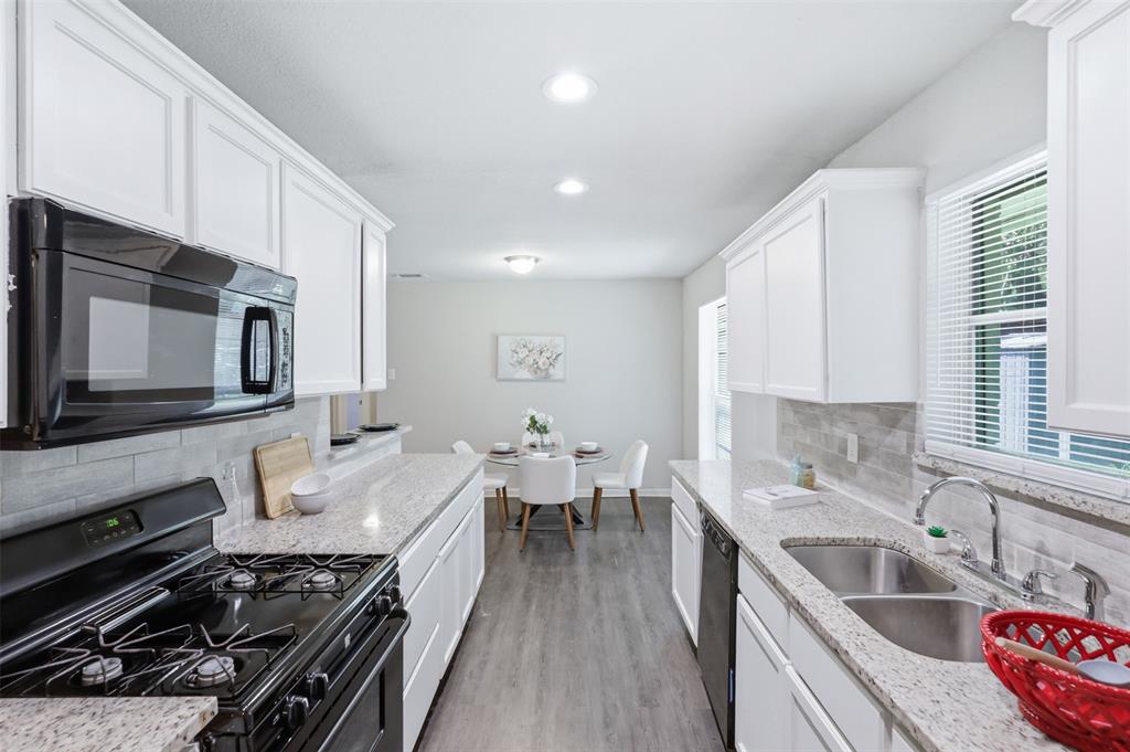 2429 Avis Street Property Photo 4