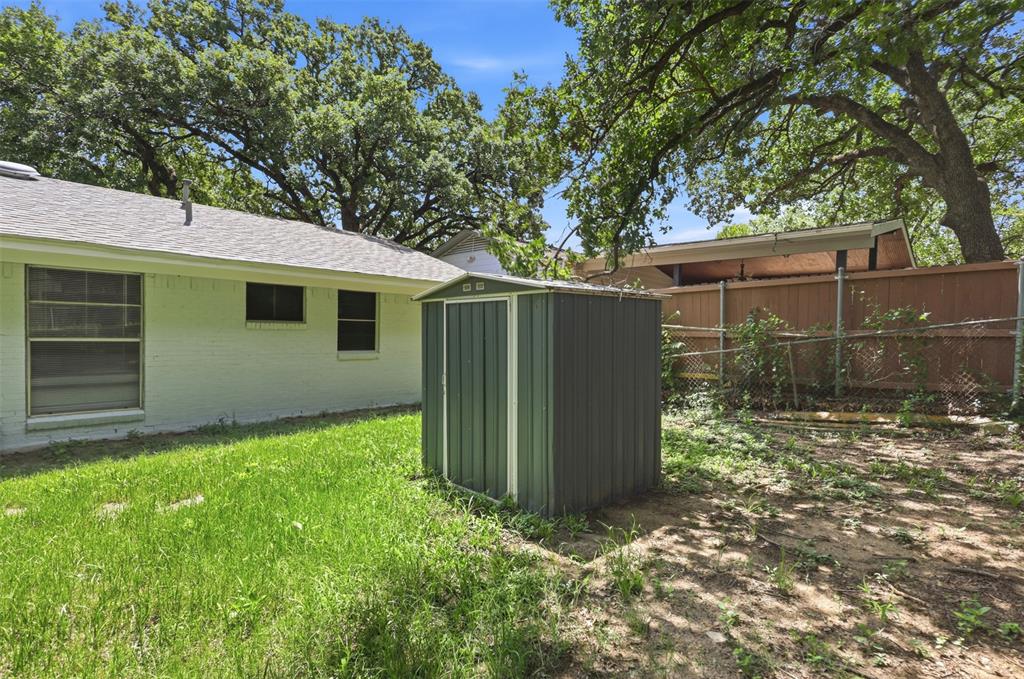 2429 Avis Street Property Photo 32