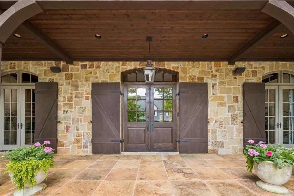 8000 Trading Post Drive Property Photo 3