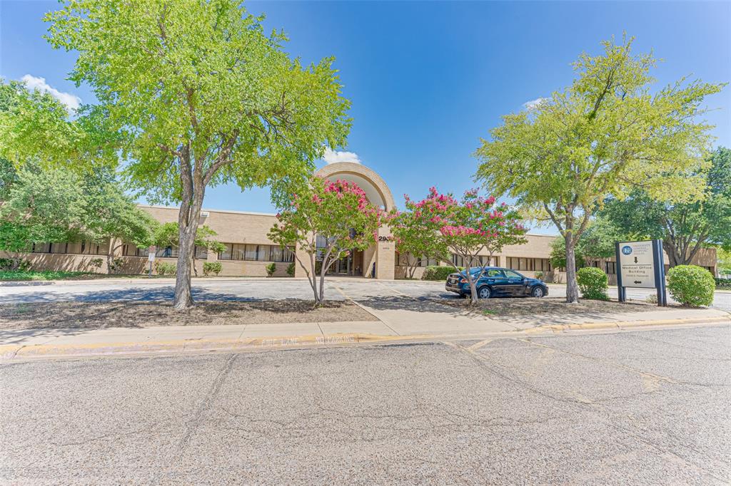 2909 S Hampton I-102 Property Photo 4