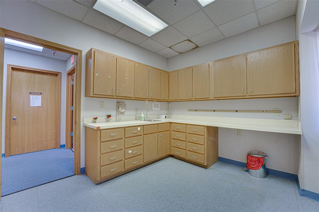 2909 S Hampton I-102 Property Photo 9