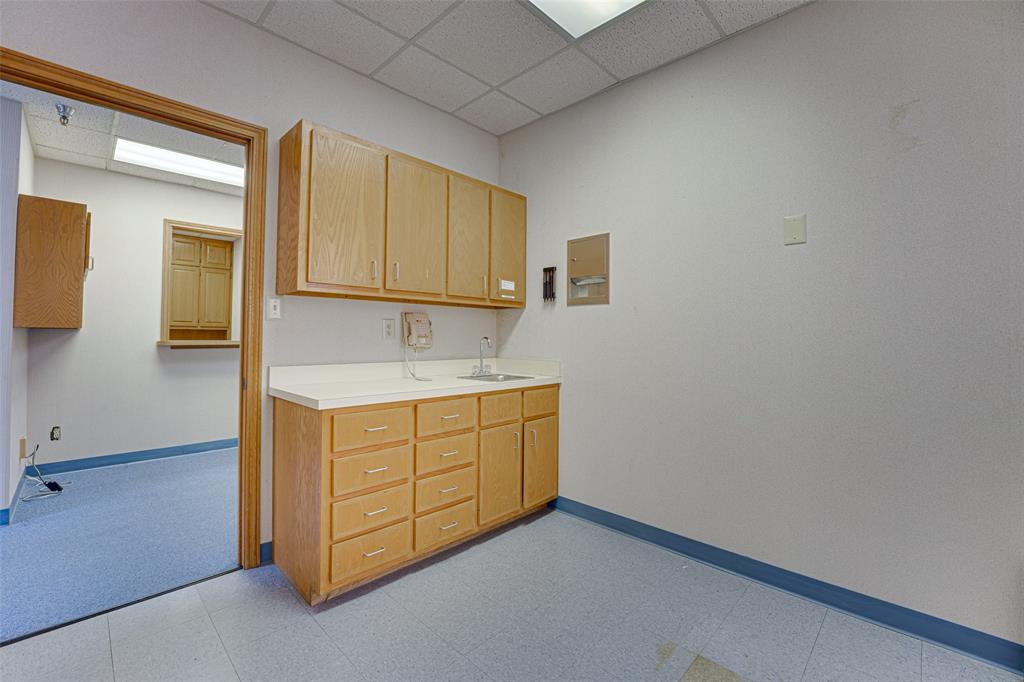 2909 S Hampton I-102 Property Photo 11