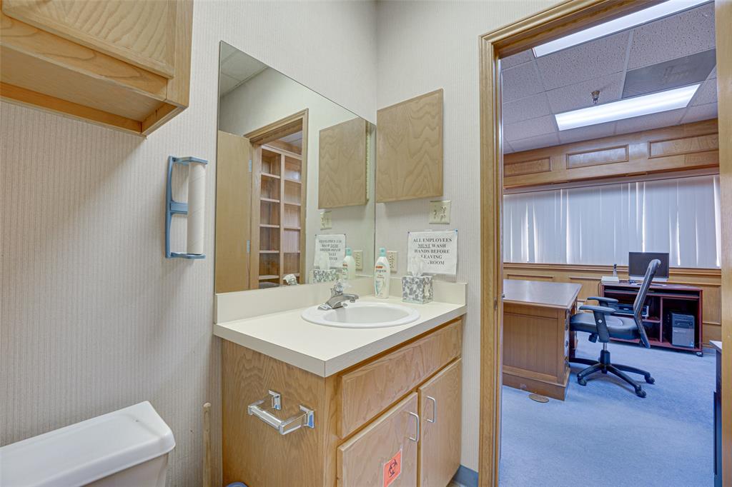 2909 S Hampton I-102 Property Photo 19