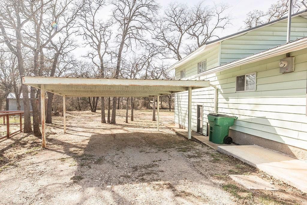 220 Comanche Trail Property Photo 8