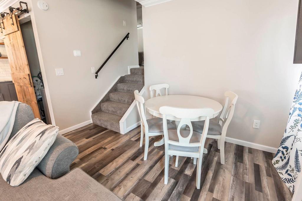 220 Comanche Trail Property Photo 13