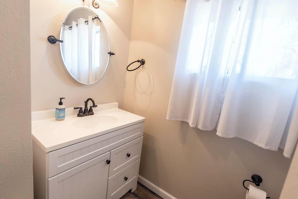 220 Comanche Trail Property Photo 18