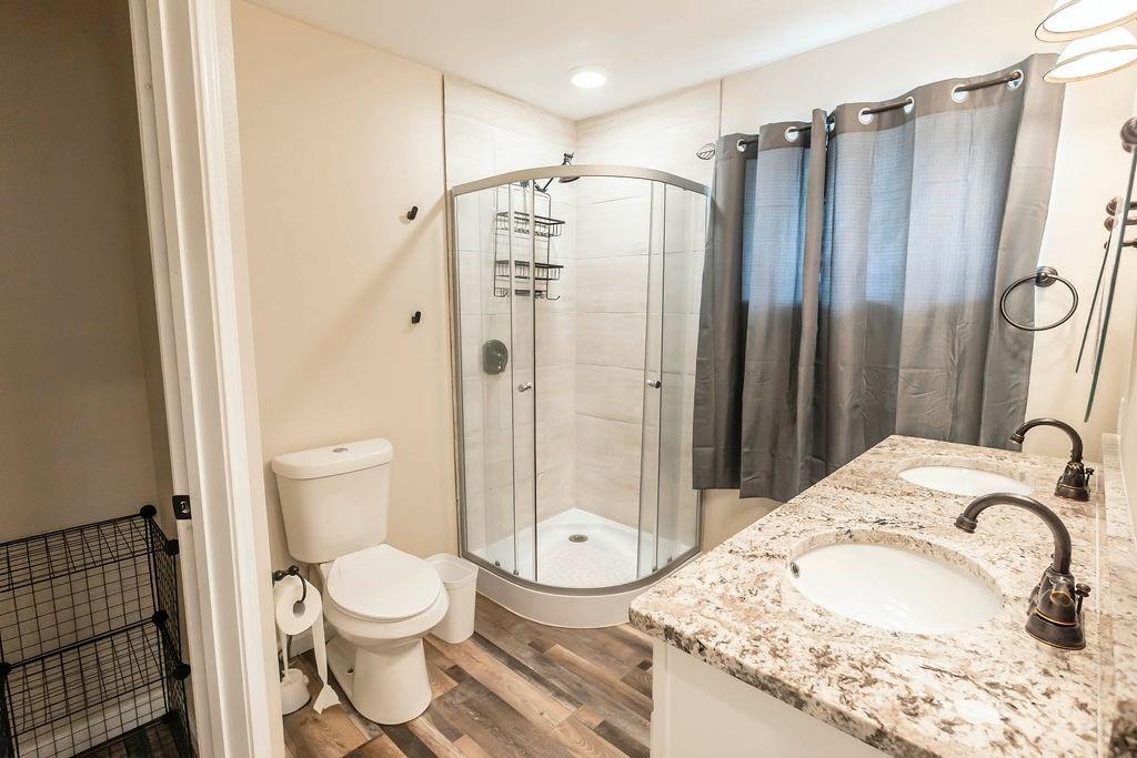 220 Comanche Trail Property Photo 21