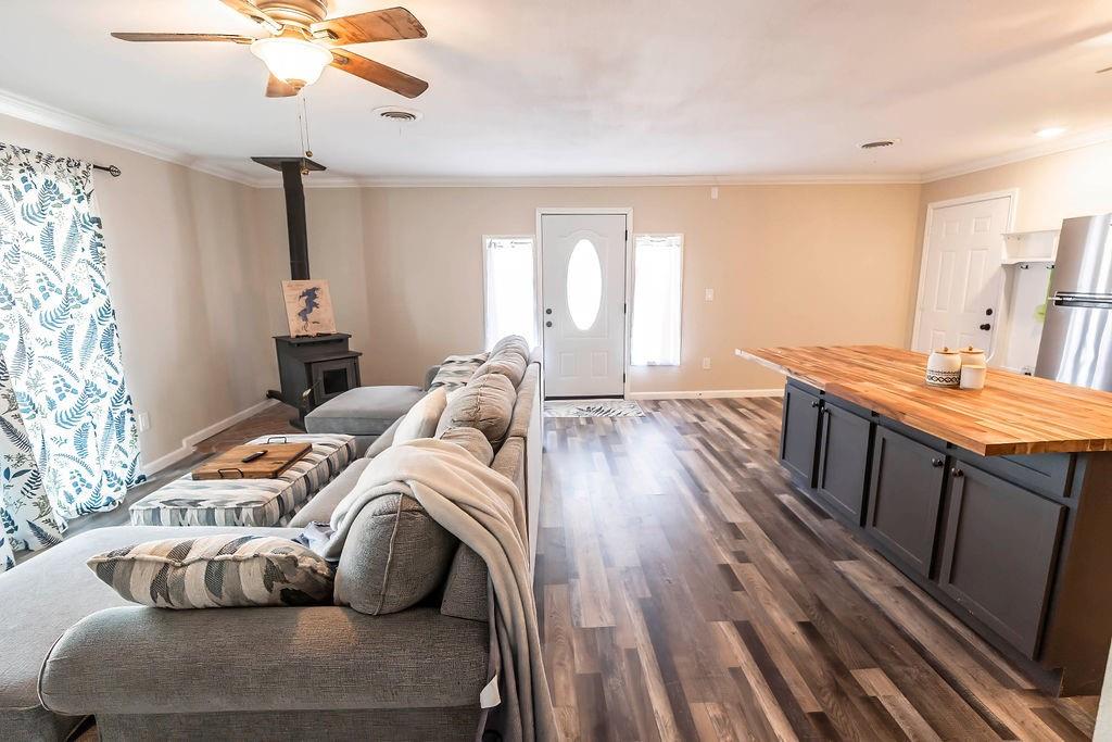 220 Comanche Trail Property Photo 28