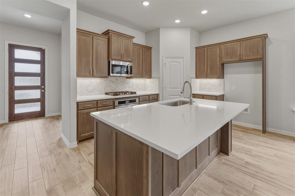 15117 Green Bluff Drive Property Photo 7