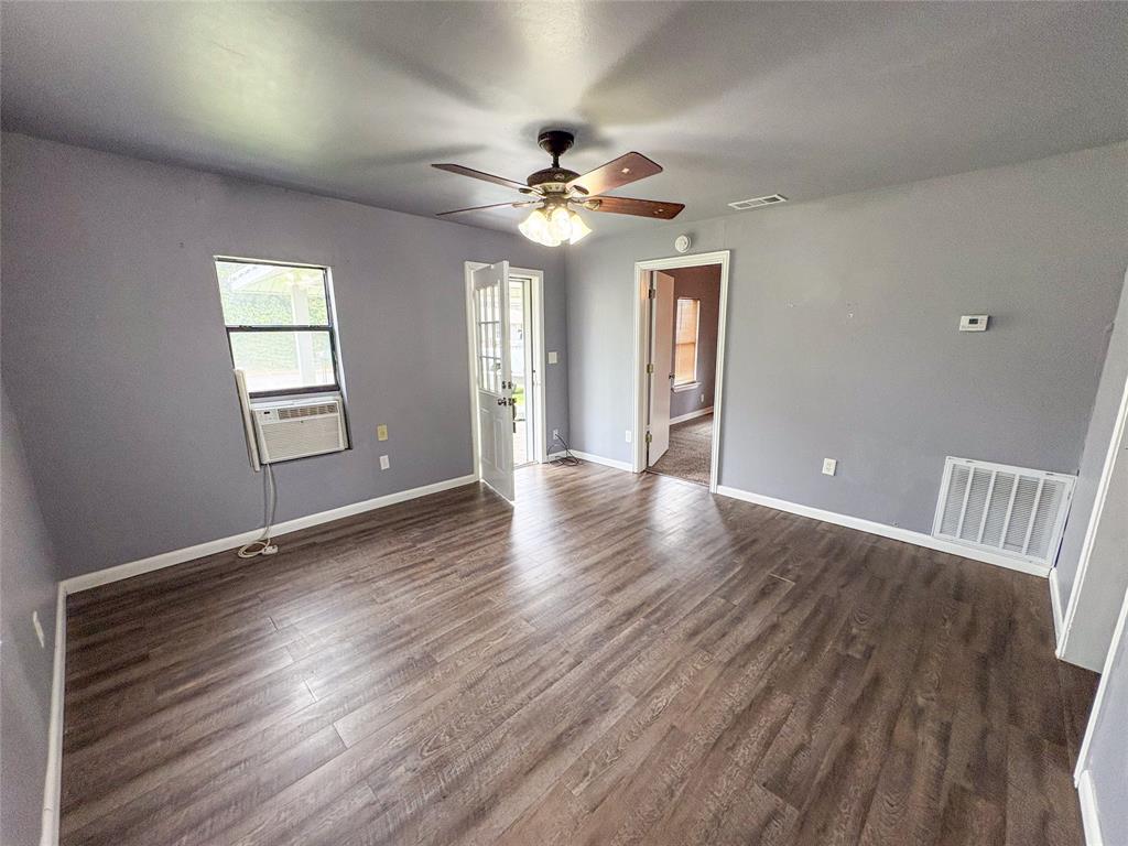528 W Florence Property Photo 3