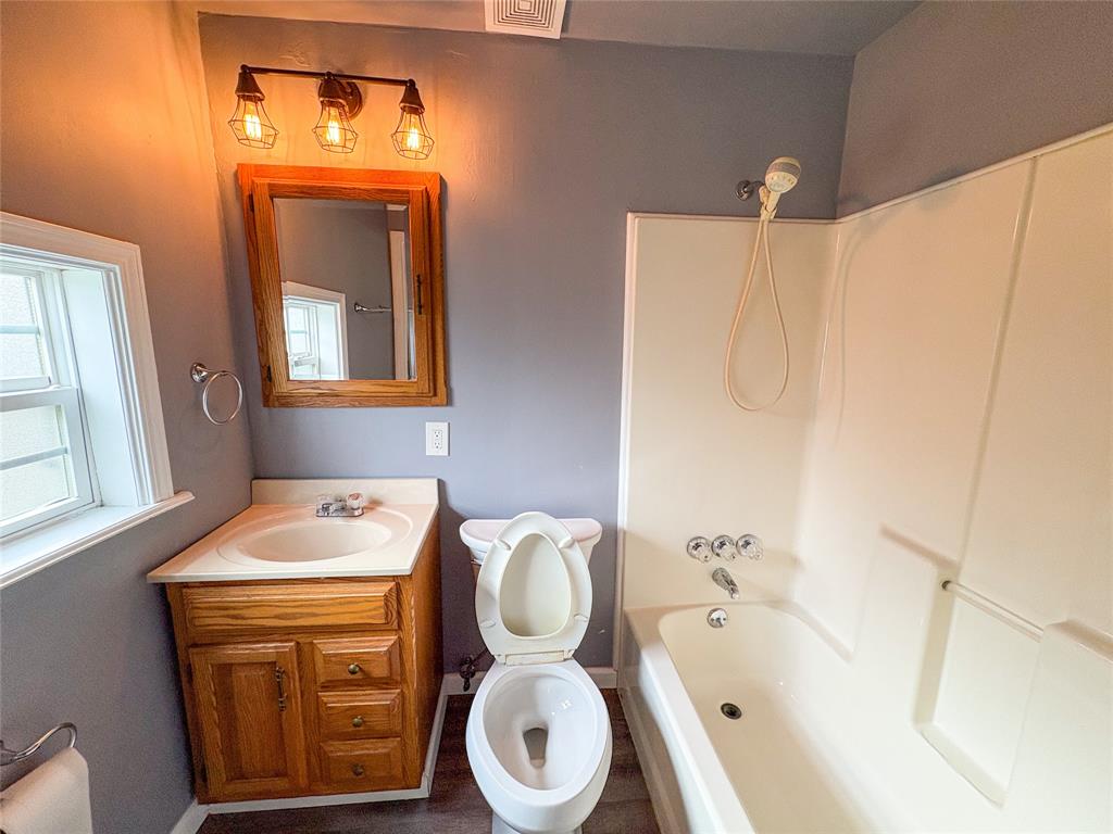 528 W Florence Property Photo 7