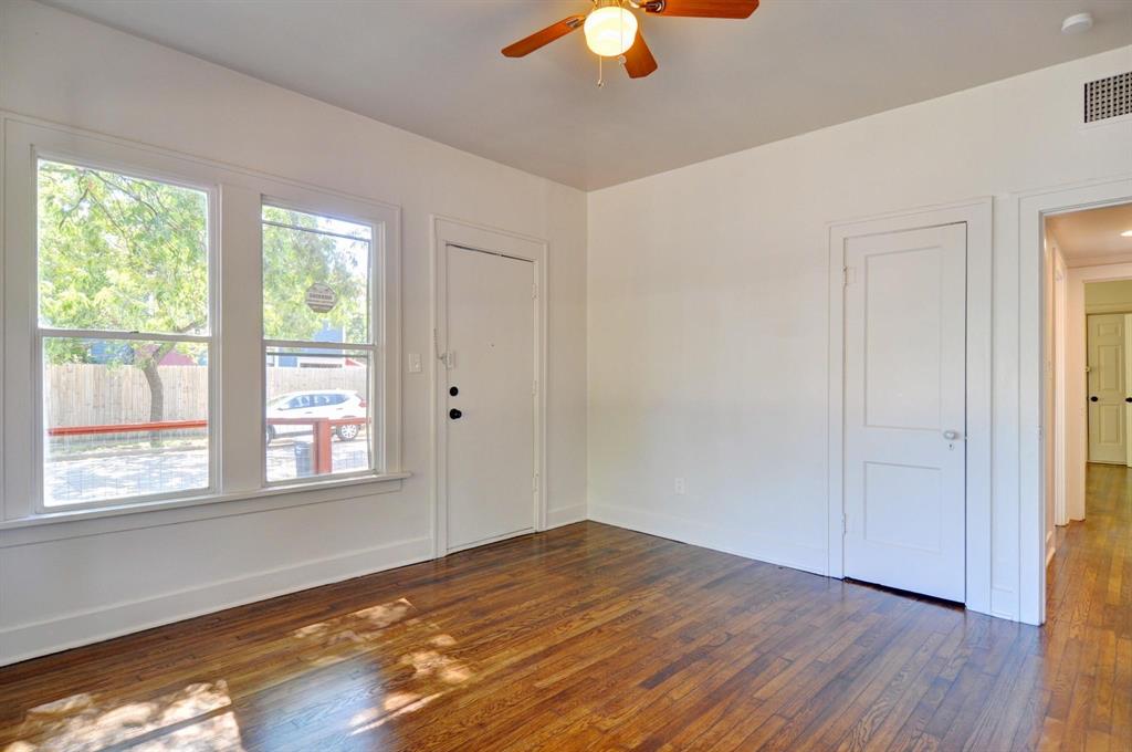 2844 Travis Avenue Property Photo 4