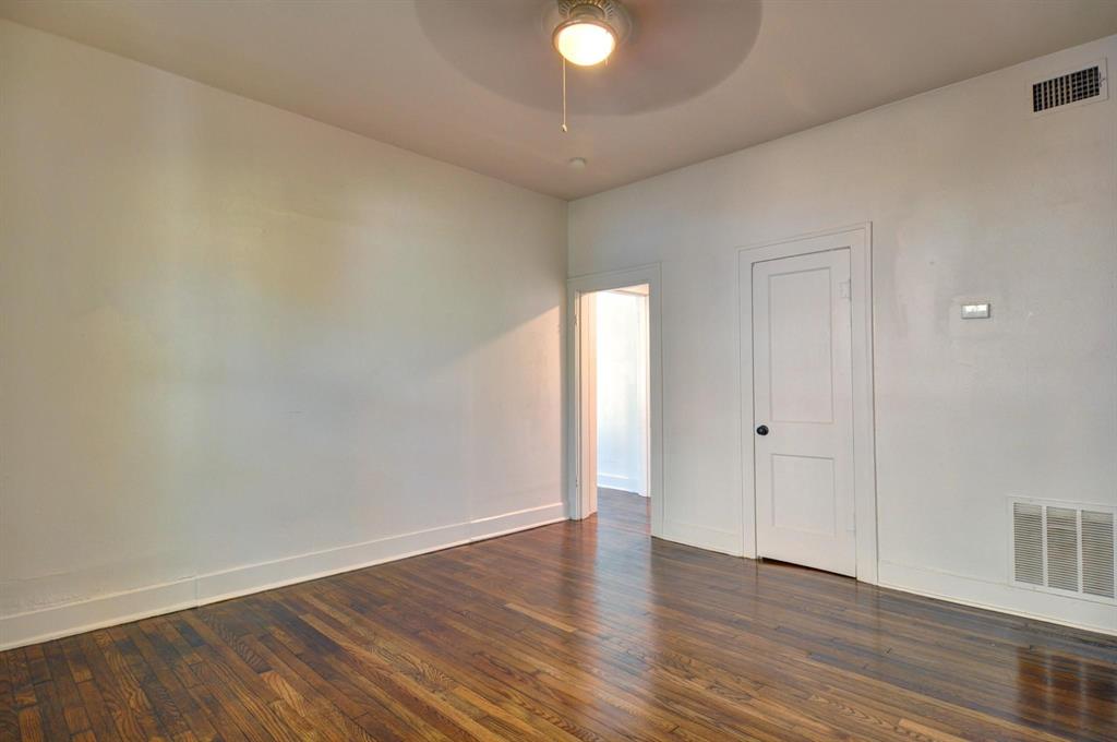 2844 Travis Avenue Property Photo 8