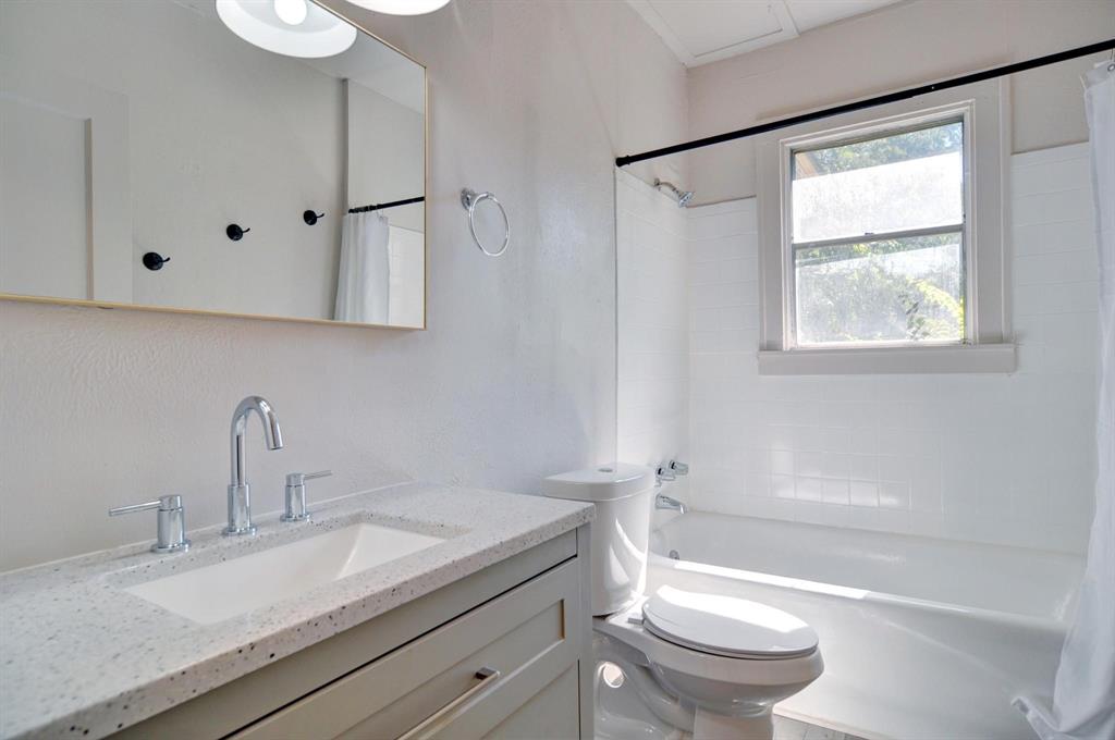 2844 Travis Avenue Property Photo 13
