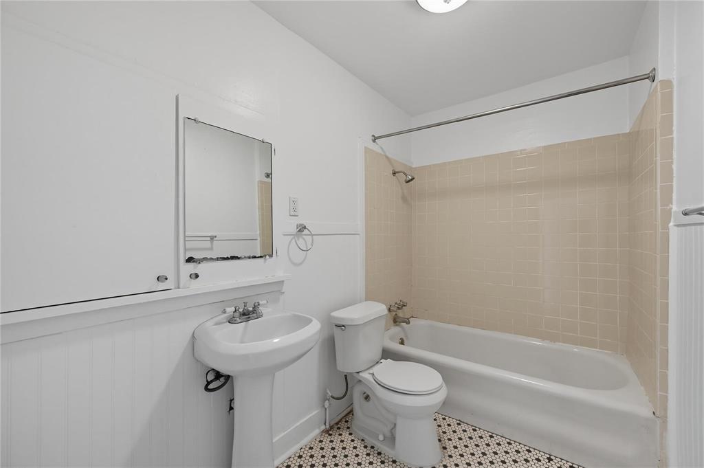 2844 Travis Avenue Property Photo 23
