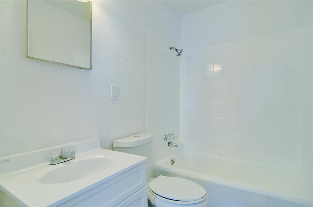 2844 Travis Avenue Property Photo 32