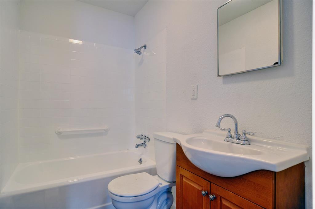 2844 Travis Avenue Property Photo 34