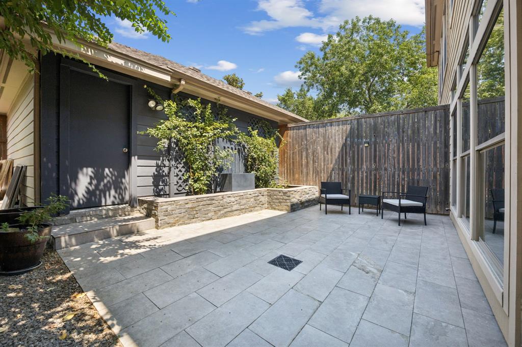 2405 Throckmorton Street Property Photo 12