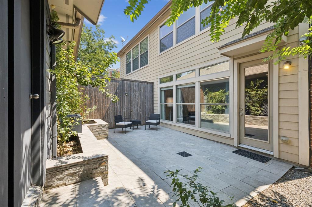 2405 Throckmorton Street Property Photo 13