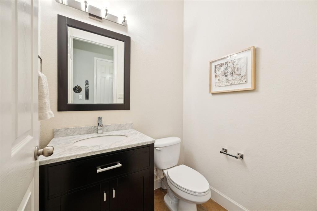 2405 Throckmorton Street Property Photo 16