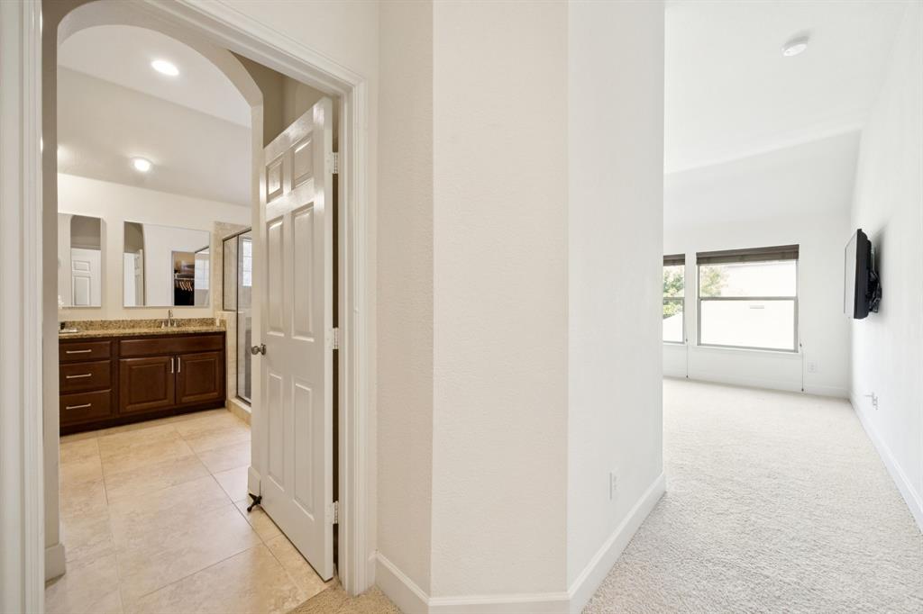 2405 Throckmorton Street Property Photo 18