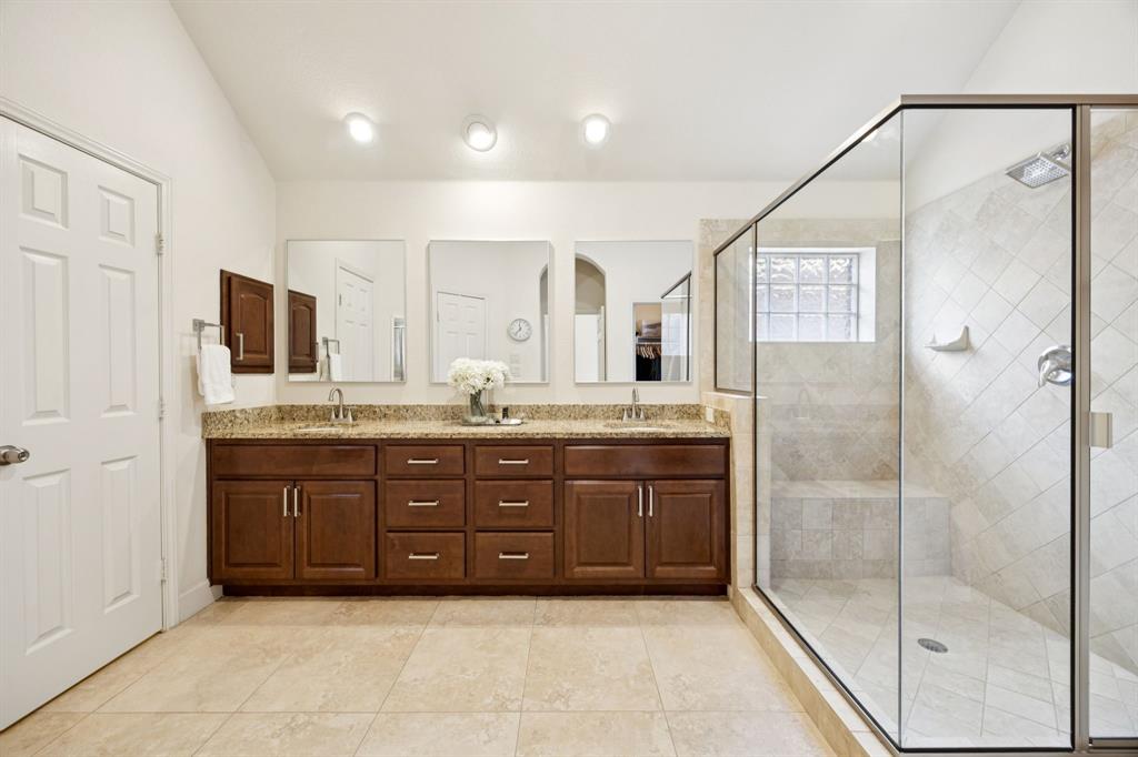 2405 Throckmorton Street Property Photo 21