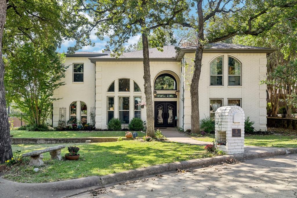 5 Woodlands Court Property Photo 1