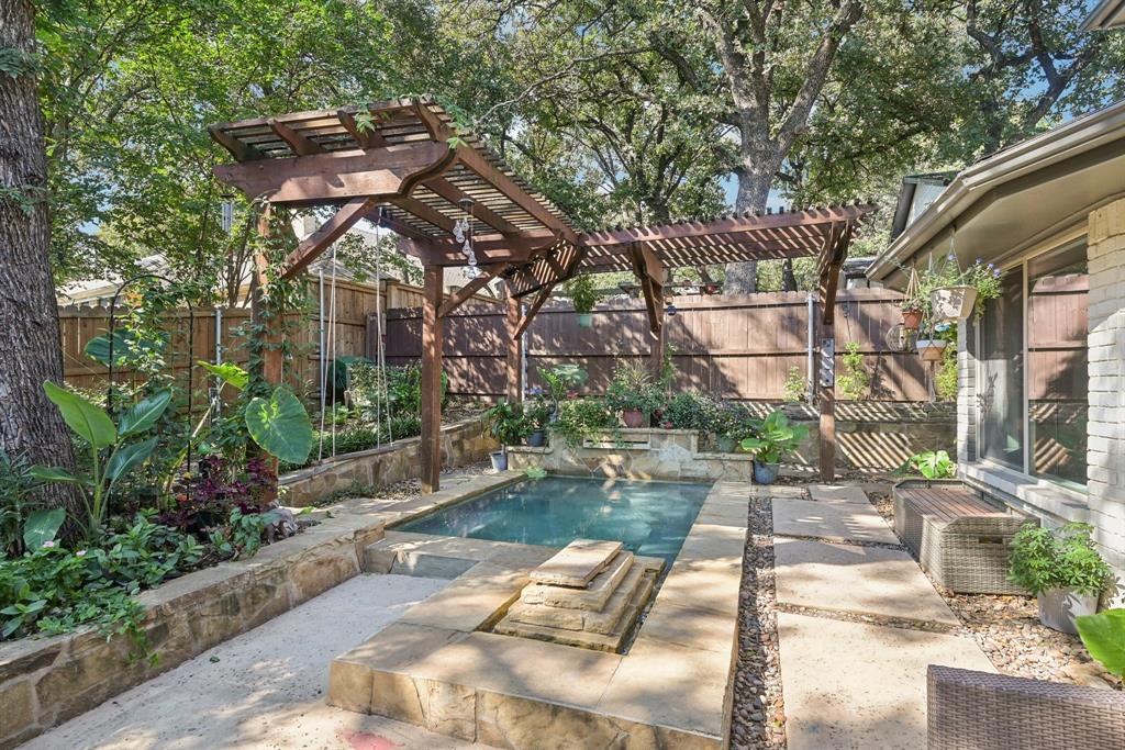 5 Woodlands Court Property Photo 1