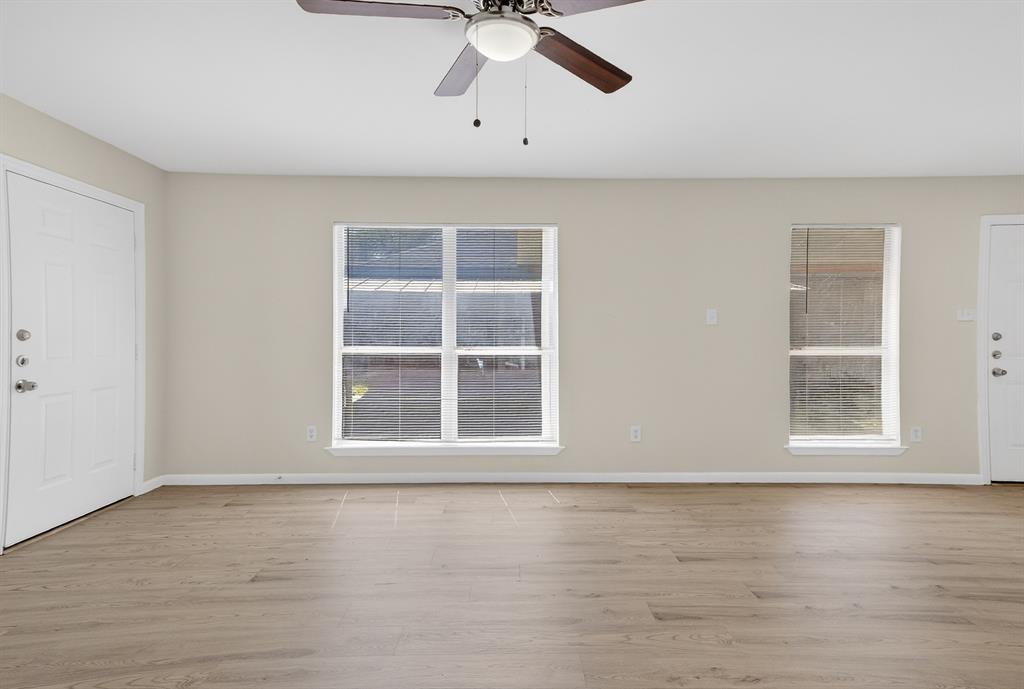 2971 Loving Avenue Property Photo 6
