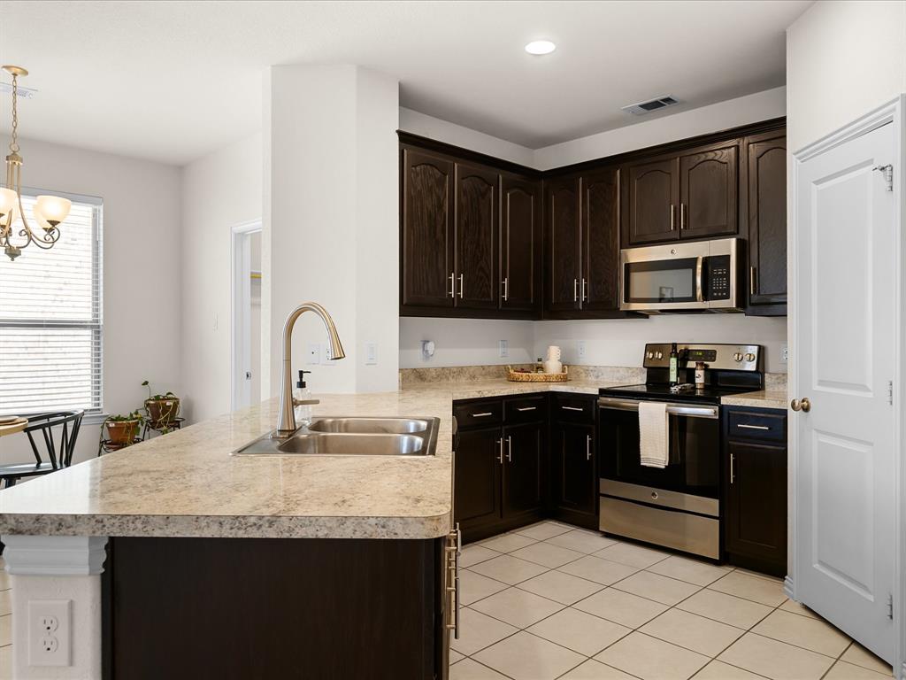 209 Emerald Creek Drive Property Photo 4