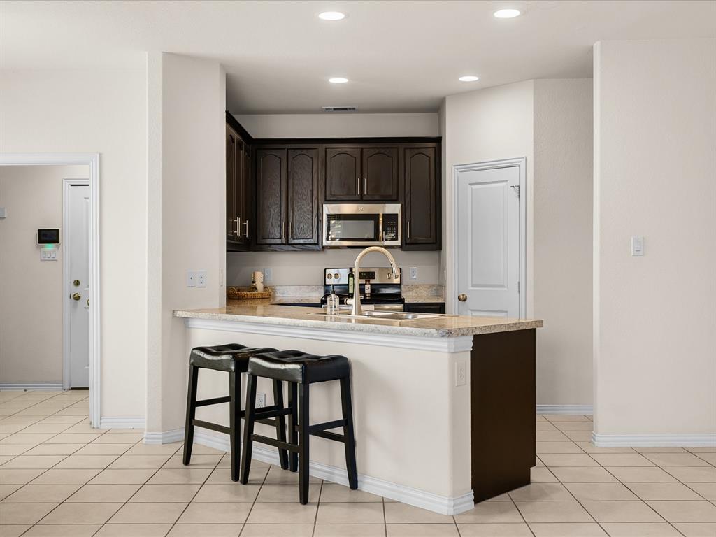 209 Emerald Creek Drive Property Photo 6