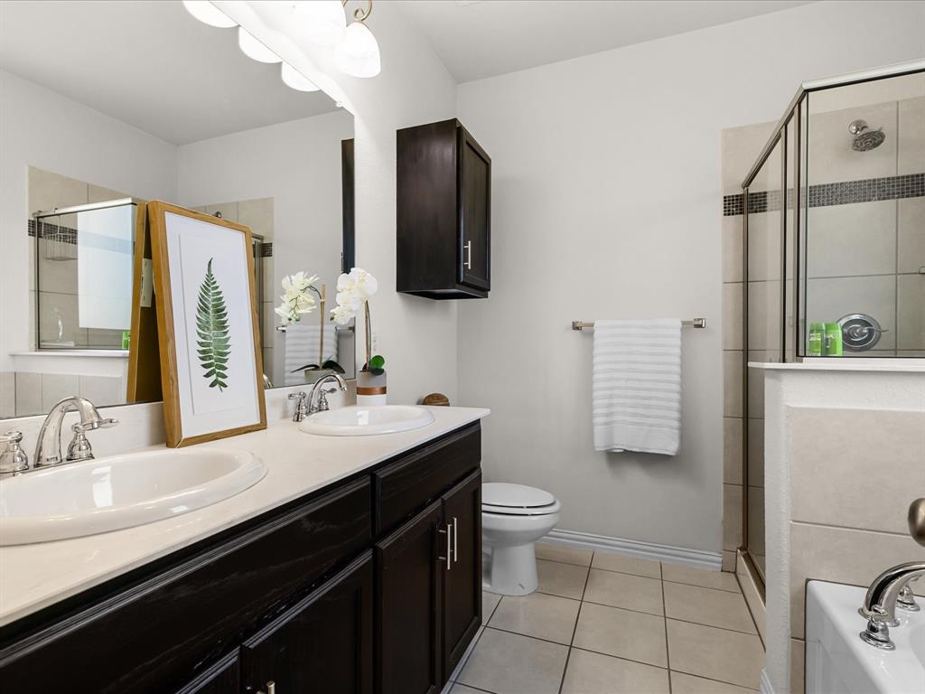 209 Emerald Creek Drive Property Photo 16
