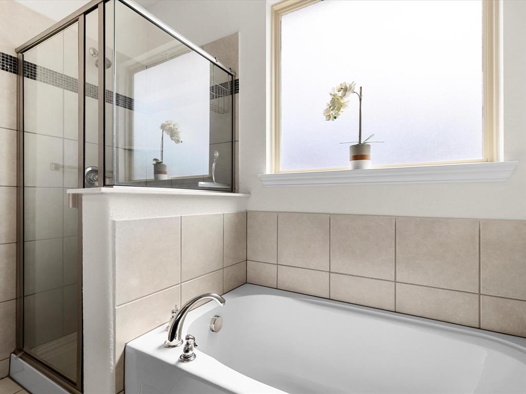 209 Emerald Creek Drive Property Photo 17
