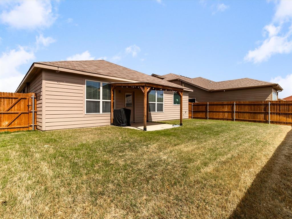 209 Emerald Creek Drive Property Photo 22