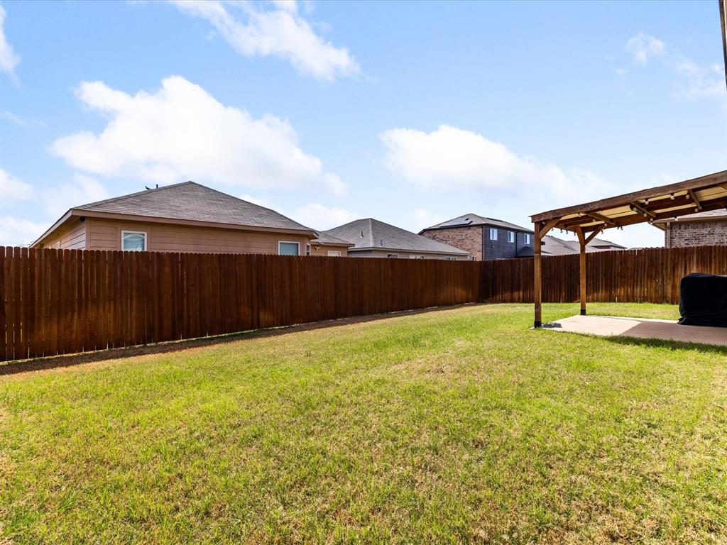209 Emerald Creek Drive Property Photo 23