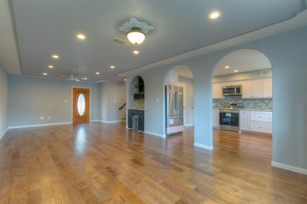 419 Sky Harbour Court Property Photo 4