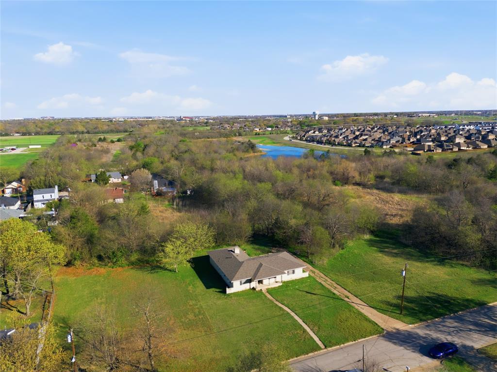 525 Lake Park Avenue Property Photo 3