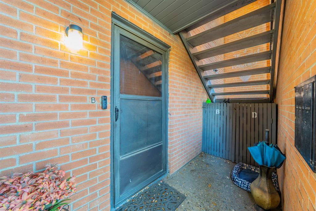 558 E Avenue J B Property Photo 1