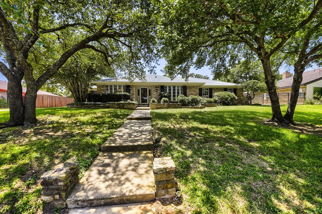3712 Greenbriar Court Property Photo 1