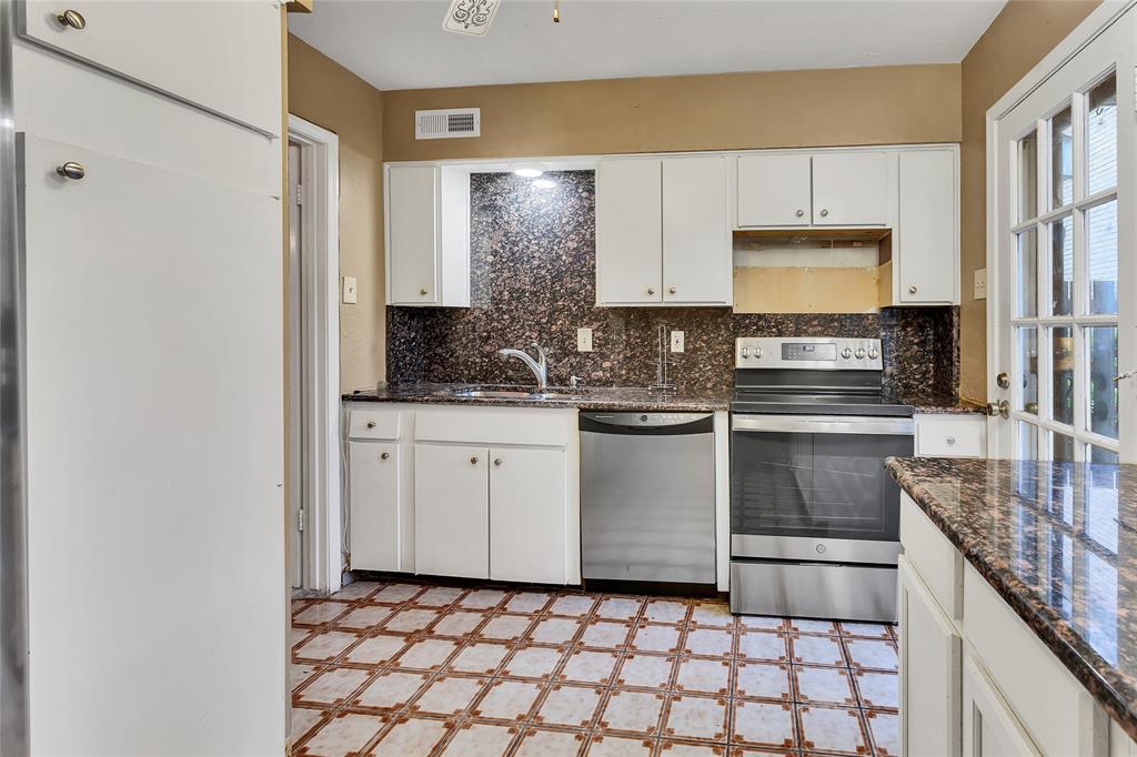 7721 Meadow Park Drive 102 Property Photo 13