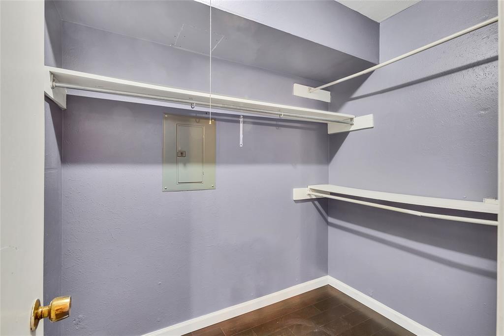 7721 Meadow Park Drive 102 Property Photo 17
