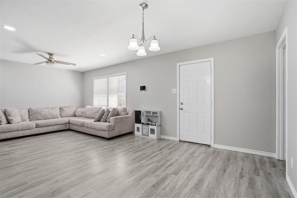 1540 Roma Lane Property Photo 3
