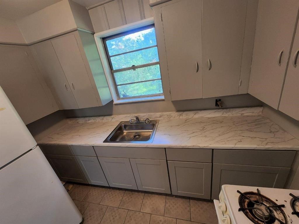 3832 Claiborne Avenue Property Photo 8