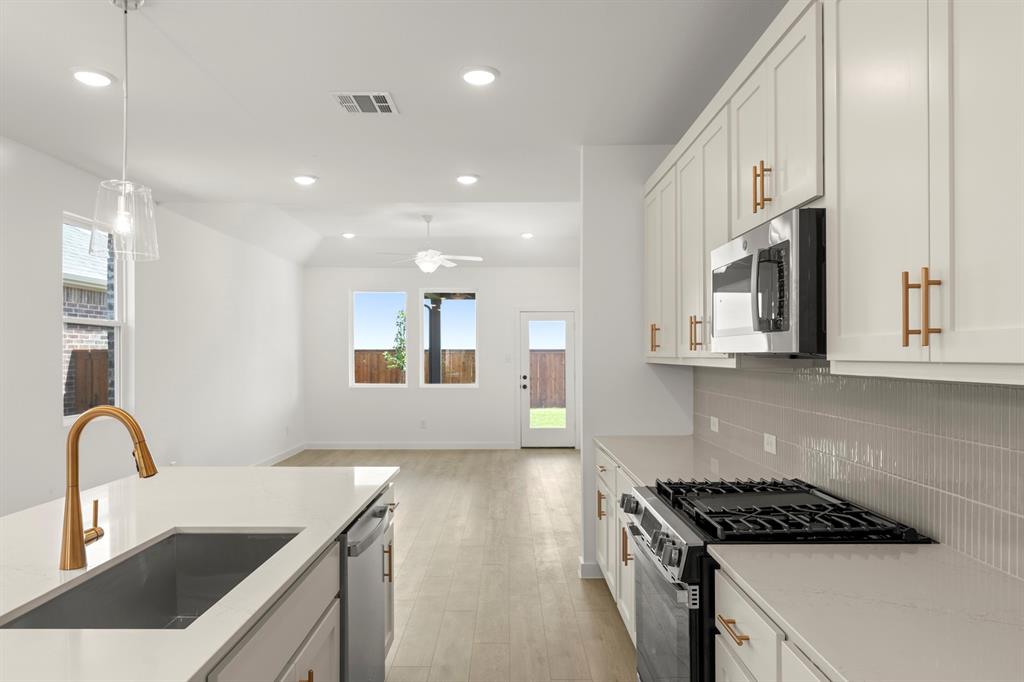 14166 Gallatin Street Property Photo 10
